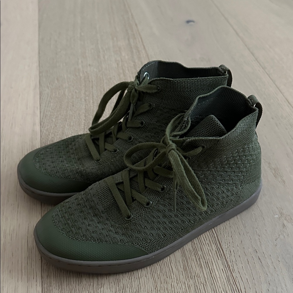 Suavs legacy size 8 men’s in green